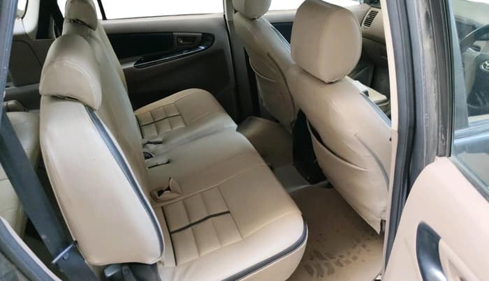 2015 Toyota Innova 2.5 GX 8 STR, Diesel, Manual, 1,49,715 km, interior