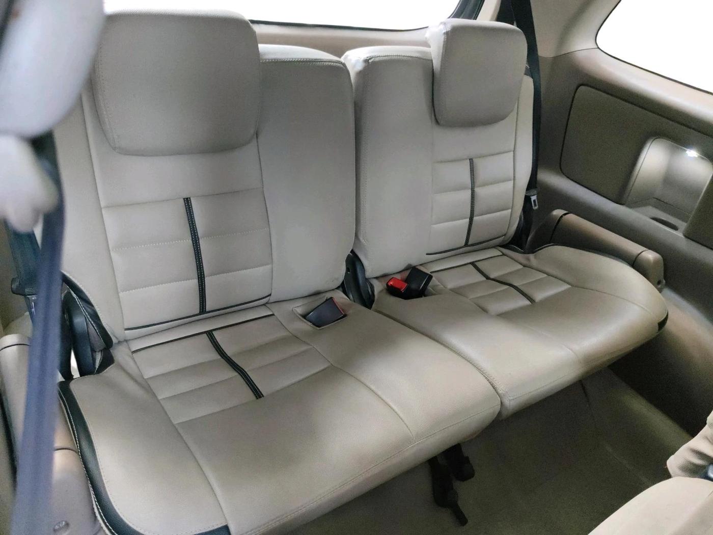 2015 Toyota Innova 2.5 GX 8 STR, Diesel, Manual, 1,49,715 km, interior