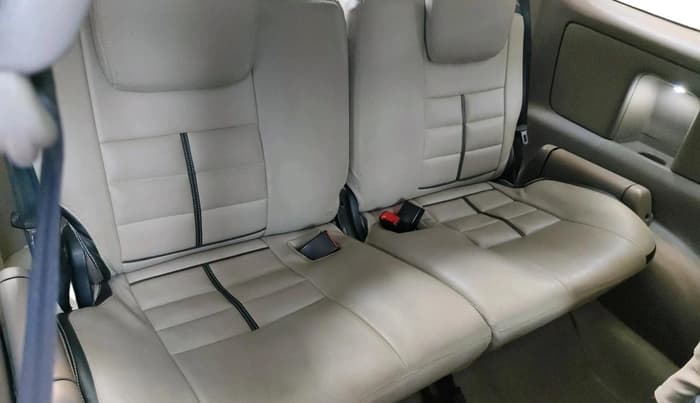 2015 Toyota Innova 2.5 GX 8 STR, Diesel, Manual, 1,49,715 km, interior