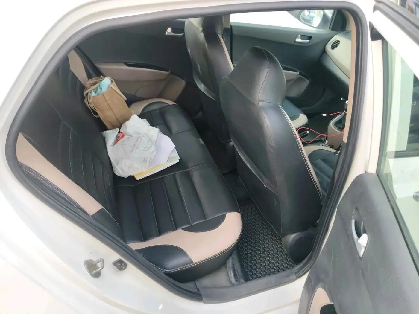 2016 Hyundai Grand i10 ASTA 1.2 KAPPA VTVT, CNG, Manual, 1,22,902 km, interior