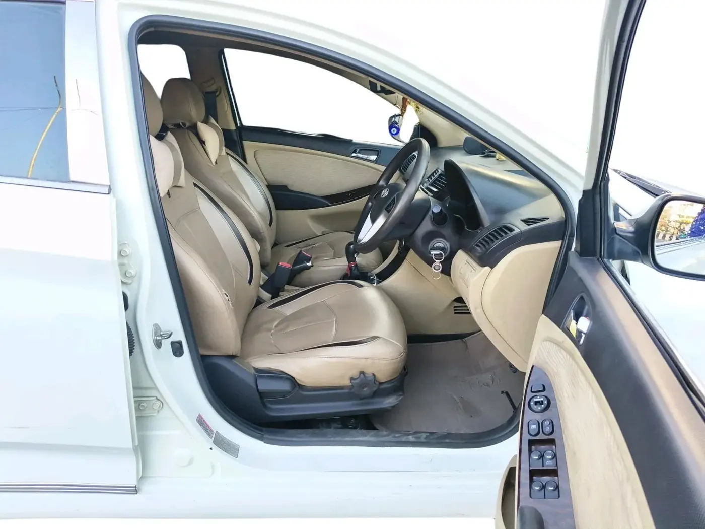 2013 Hyundai Verna FLUIDIC 1.6 CRDI SX, Diesel, Manual, 1,05,481 km, interior