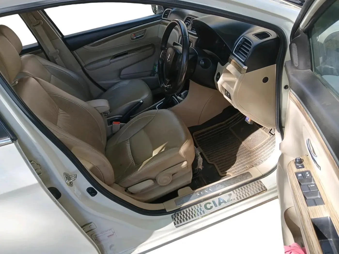 2022 Maruti Ciaz ALPHA  AT 1.5 SHVS PETROL, Petrol, Automatic, 23,182 km, interior