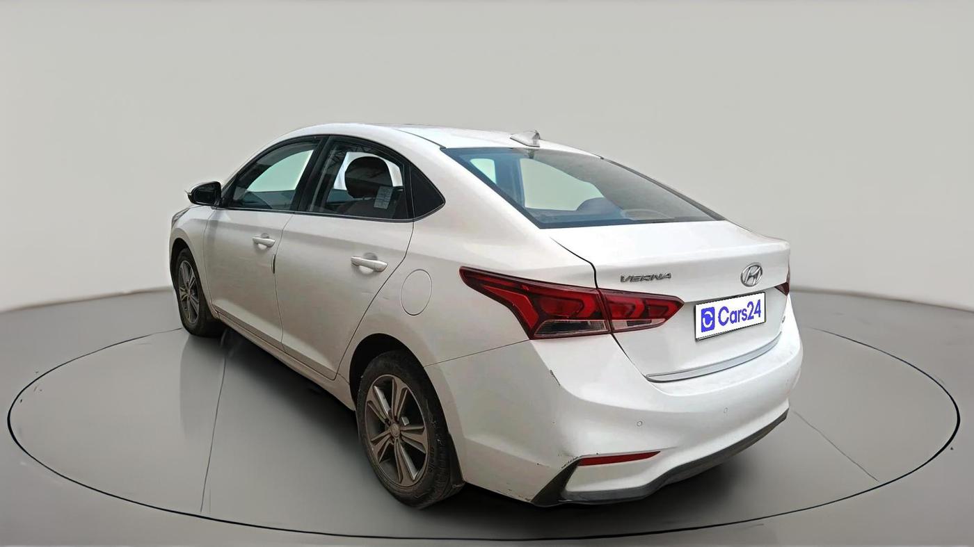 2018 Hyundai Verna 1.6 CRDI SX, Diesel, Manual, 1,33,413 km, exterior