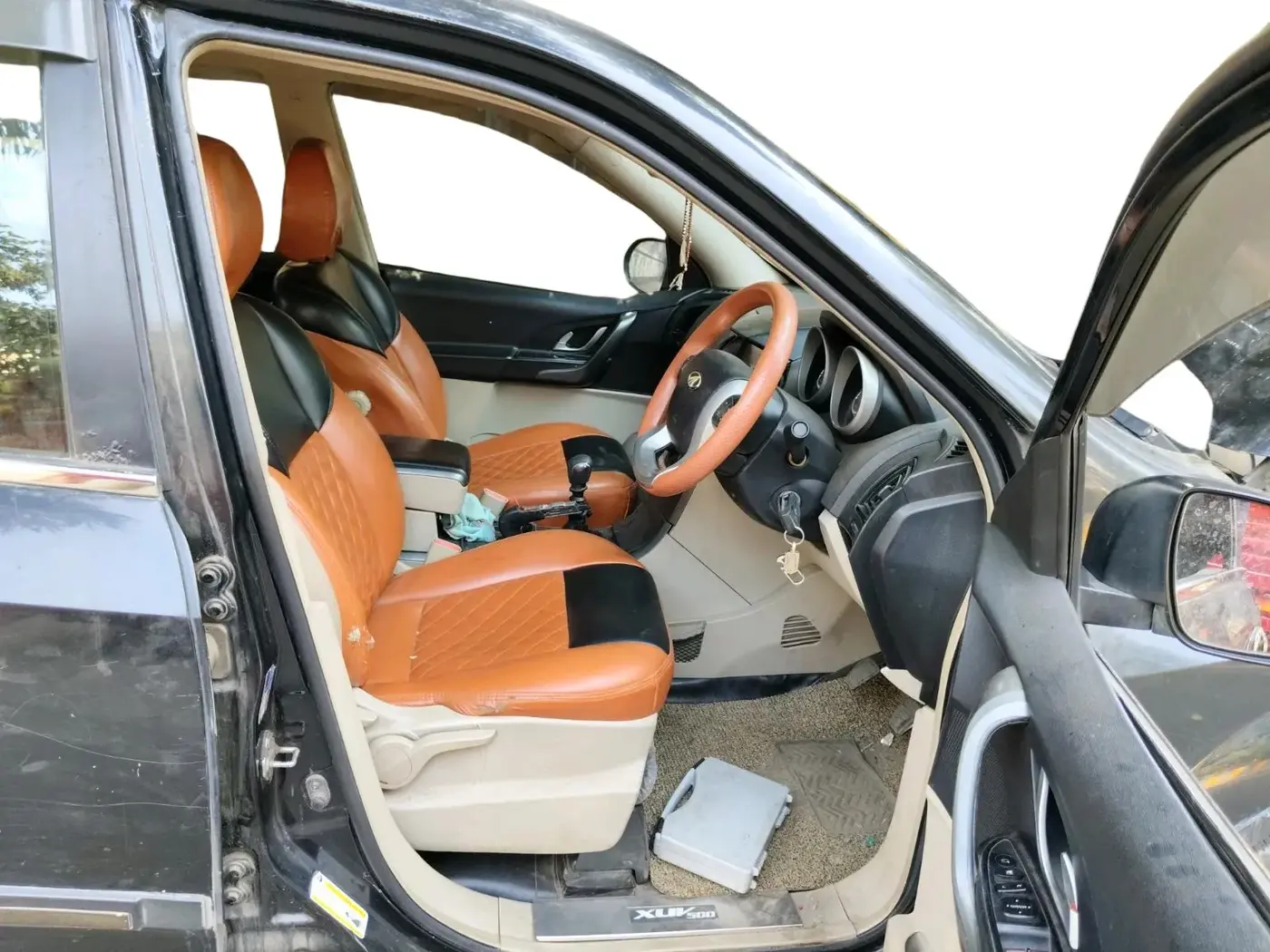 2016 Mahindra XUV500 W6, Diesel, Manual, 1,70,000 km, interior