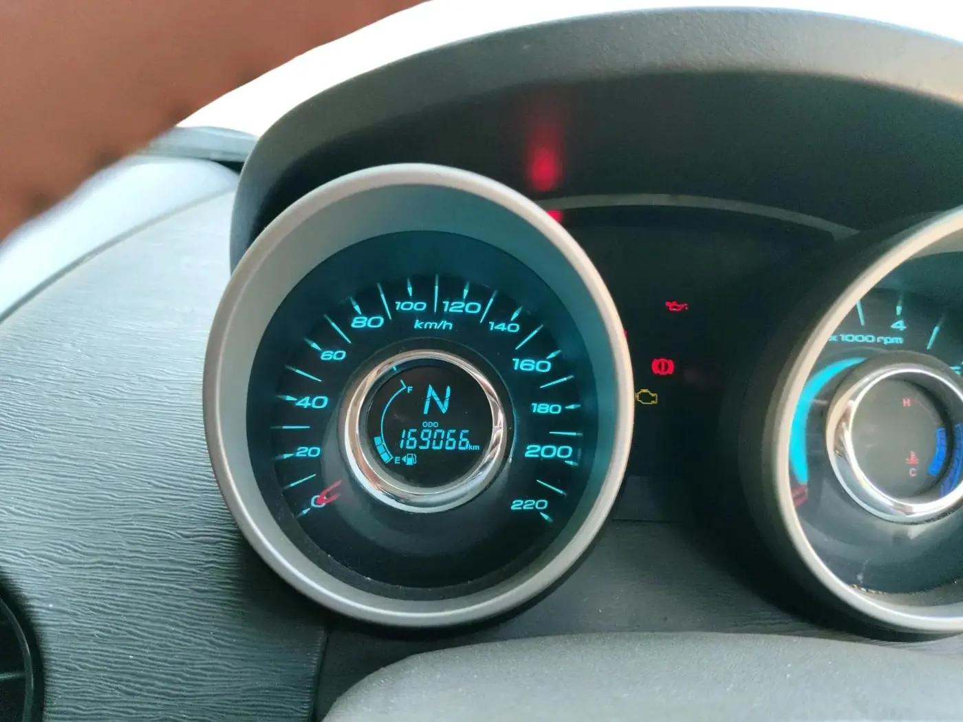 2016 Mahindra XUV500 W6, Diesel, Manual, 1,70,000 km, interior
