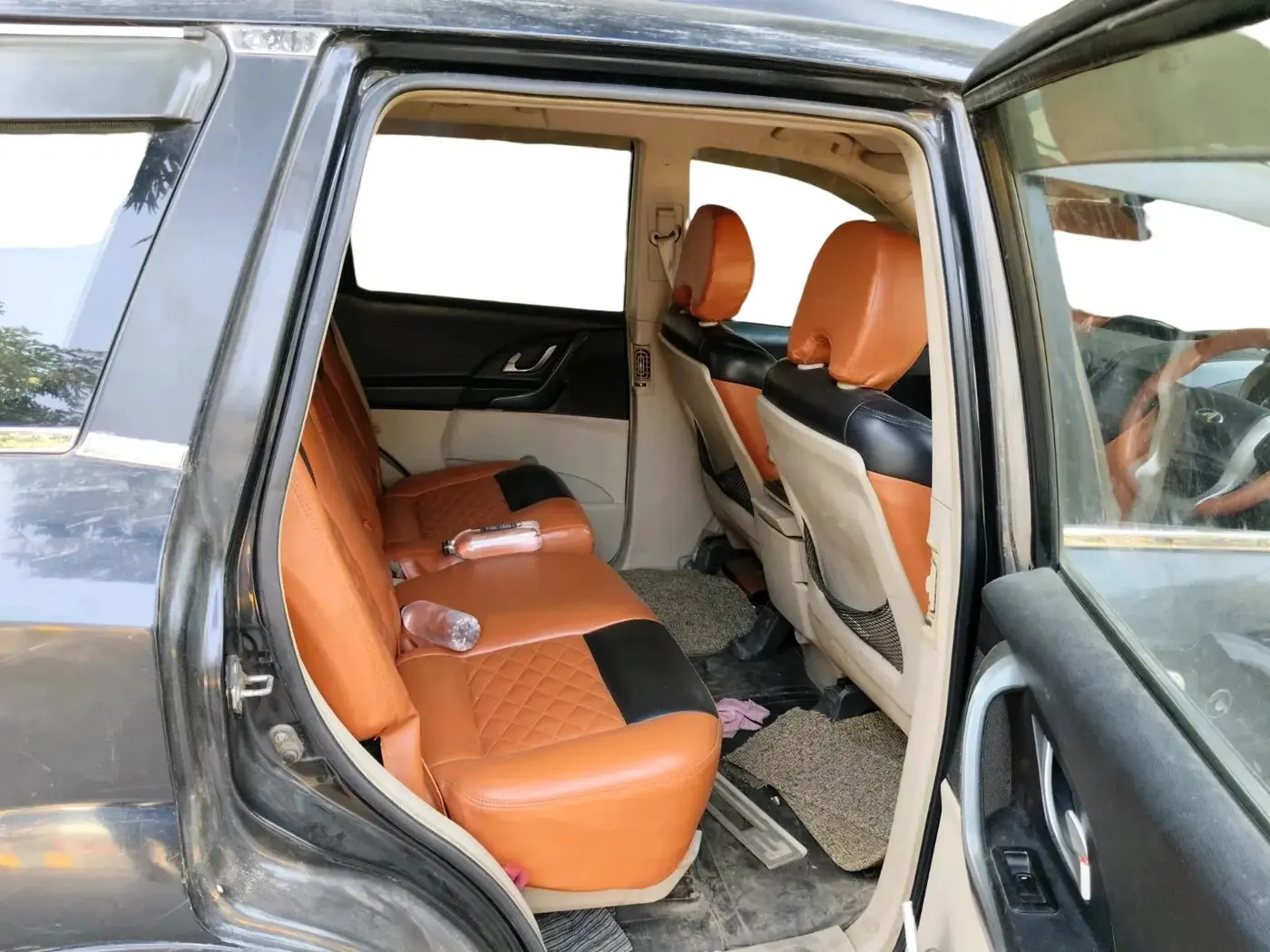 2016 Mahindra XUV500 W6, Diesel, Manual, 1,70,000 km, interior
