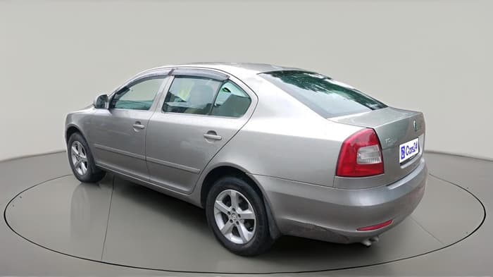 2012 Skoda Laura ELEGANCE 2.0 TDI CR MT, Diesel, Manual, 1,18,871 km, exterior