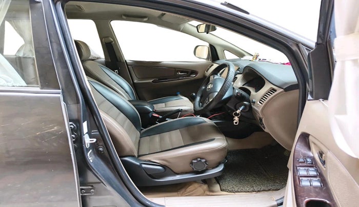 2015 Toyota Innova 2.5 VX 7 STR, Diesel, Manual, 82,330 km, interior