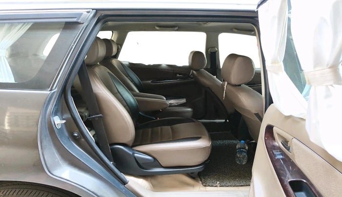 2015 Toyota Innova 2.5 VX 7 STR, Diesel, Manual, 82,330 km, interior