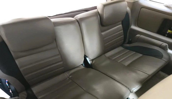 2015 Toyota Innova 2.5 VX 7 STR, Diesel, Manual, 82,330 km, interior