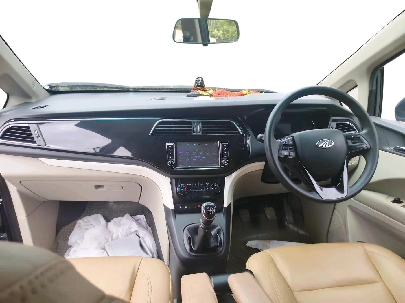 2020 Mahindra MARAZZO M6 8 STR, Diesel, Manual, 51,655 km, interior