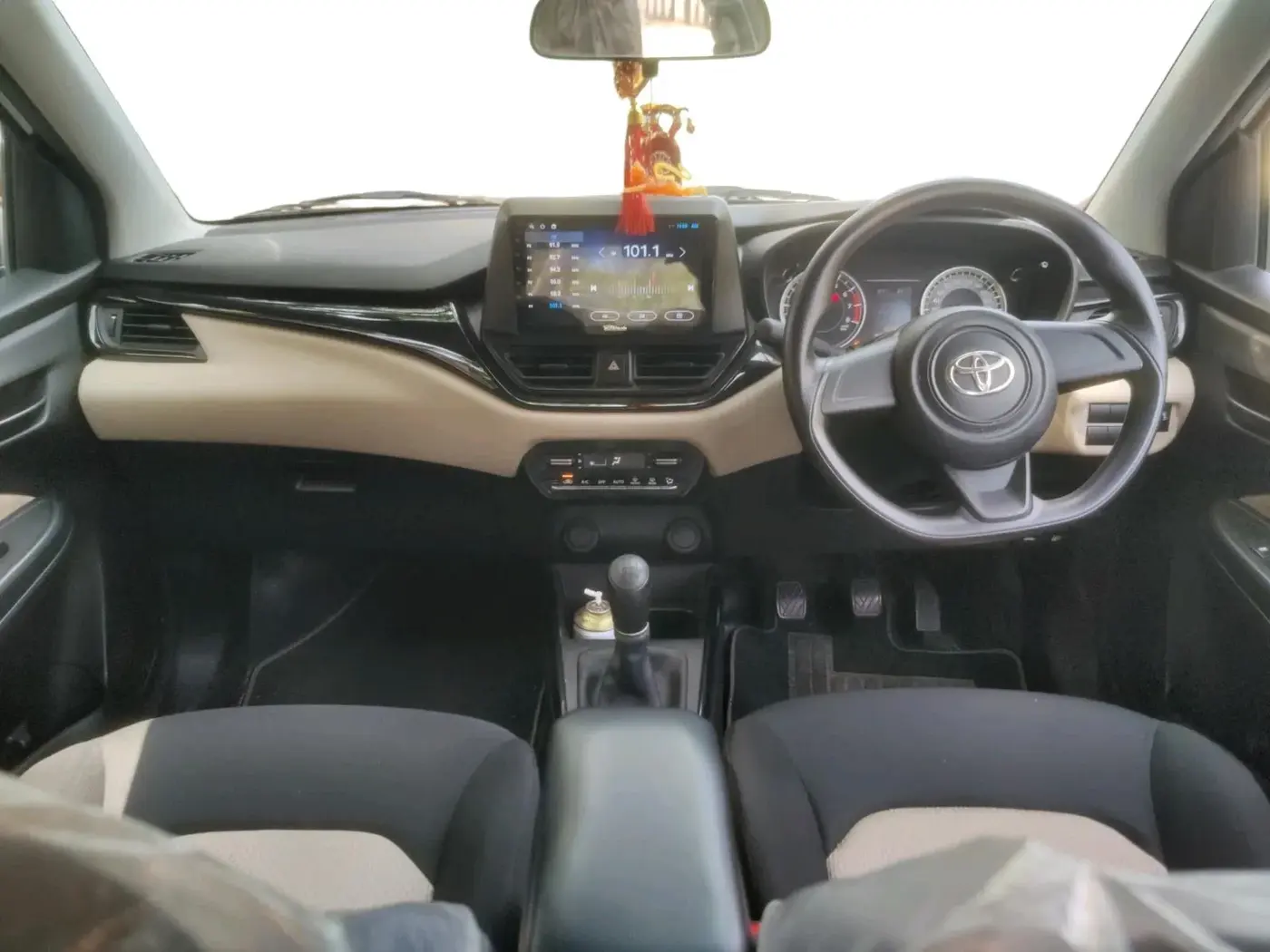 2022 Toyota Glanza E, Petrol, Manual, 9,995 km, interior