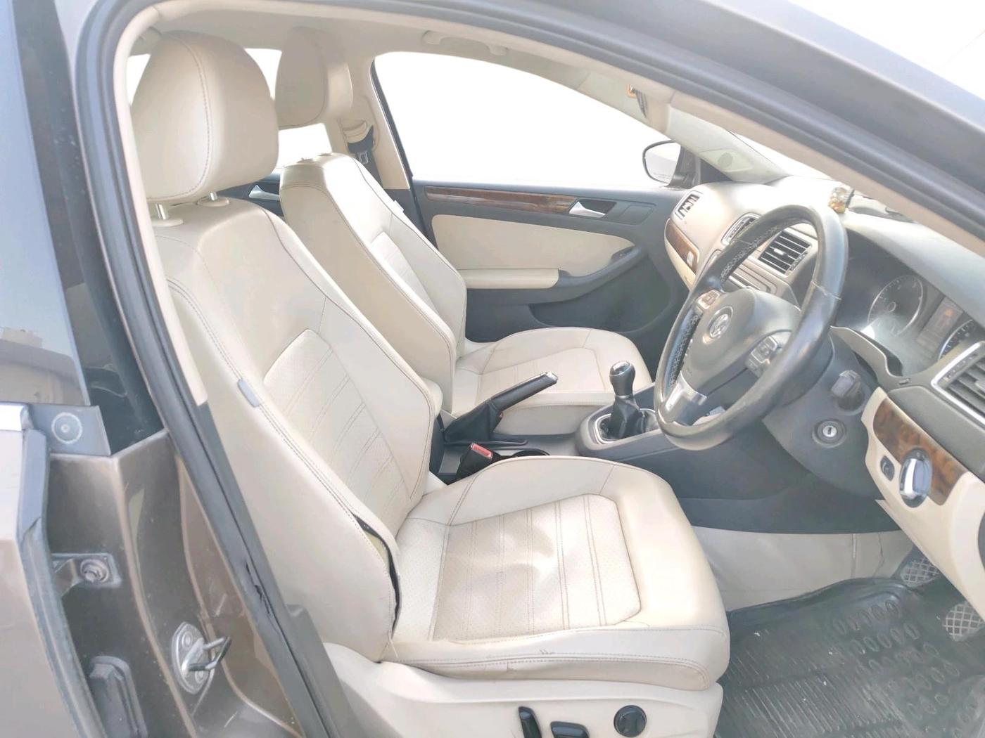 2014 Volkswagen Jetta HIGHLINE TDI, Diesel, Manual, 2,00,085 km, interior