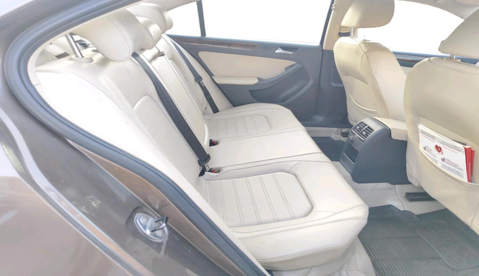 2014 Volkswagen Jetta HIGHLINE TDI, Diesel, Manual, 2,00,085 km, interior