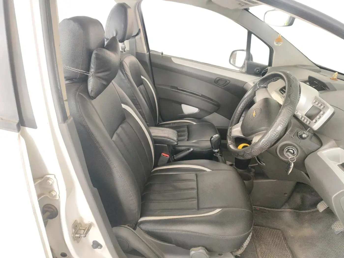 2015 Chevrolet Beat LT PETROL, Petrol, Manual, 44,233 km, interior