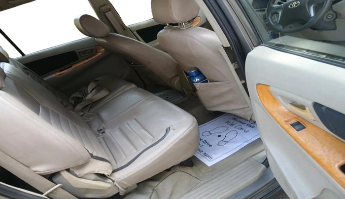 2014 Toyota Innova 2.5 GX 8 STR, Diesel, Manual, 1,32,655 km, interior