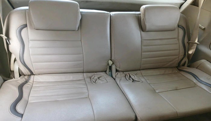 2014 Toyota Innova 2.5 GX 8 STR, Diesel, Manual, 1,32,655 km, interior