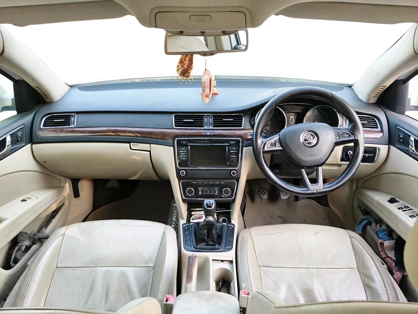 2014 Skoda Superb ELEGANCE 1.8 TSI MT, Petrol, Manual, 79,729 km, interior