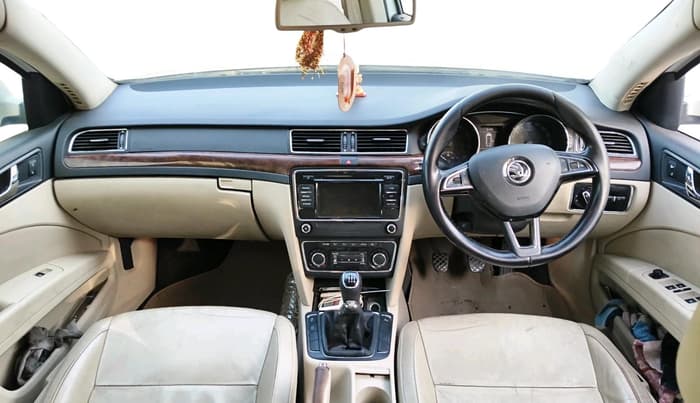 2014 Skoda Superb ELEGANCE 1.8 TSI MT, Petrol, Manual, 79,729 km, interior