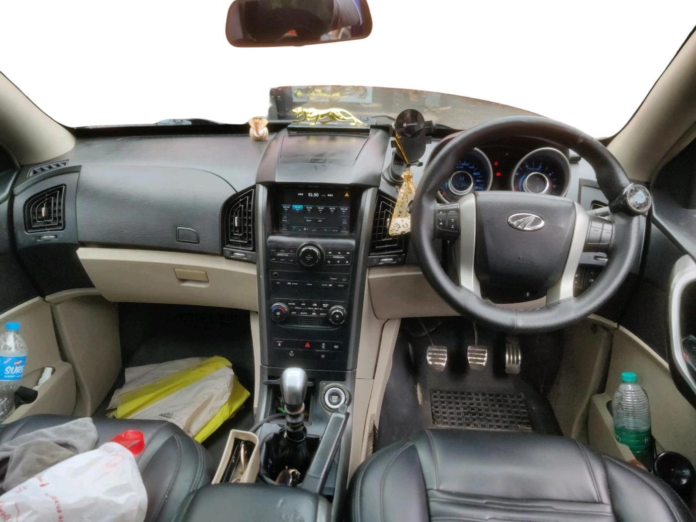 2015 Mahindra XUV500 W10, Diesel, Manual, 1,51,900 km, interior