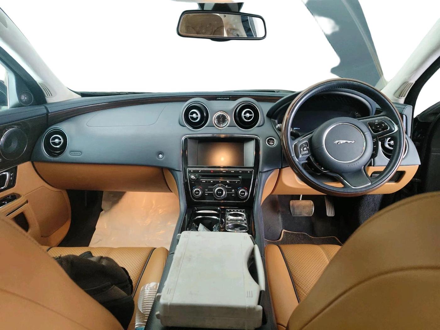2014 Jaguar XJ L  3.0 Diesel , Diesel, Automatic, 36,106 km, interior