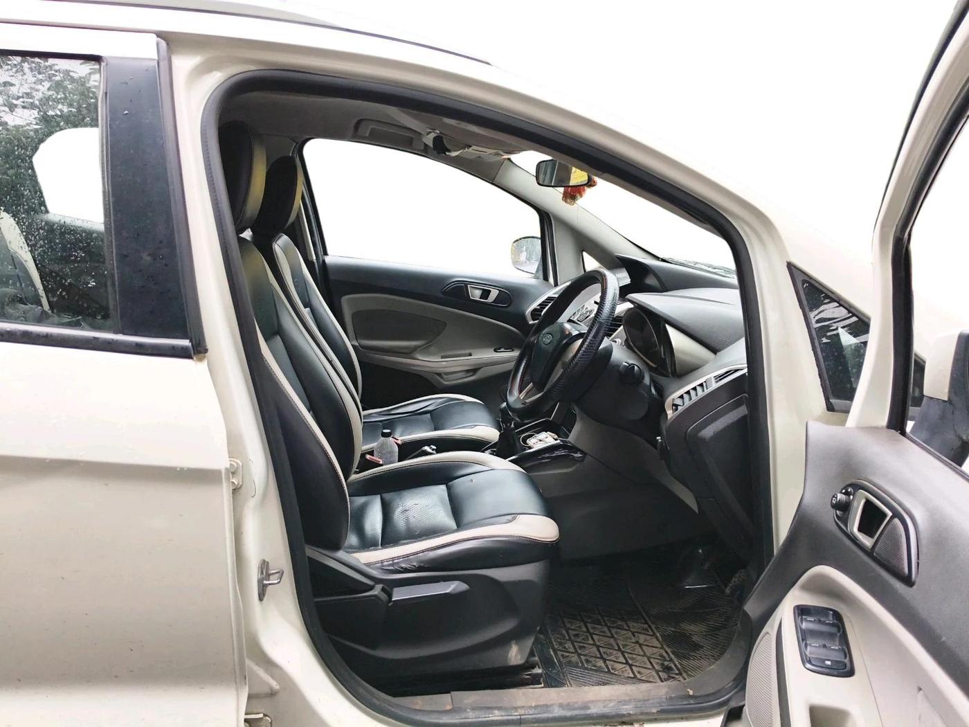 2017 Ford Ecosport TITANIUM 1.5L DIESEL, Diesel, Manual, 1,08,216 km, interior