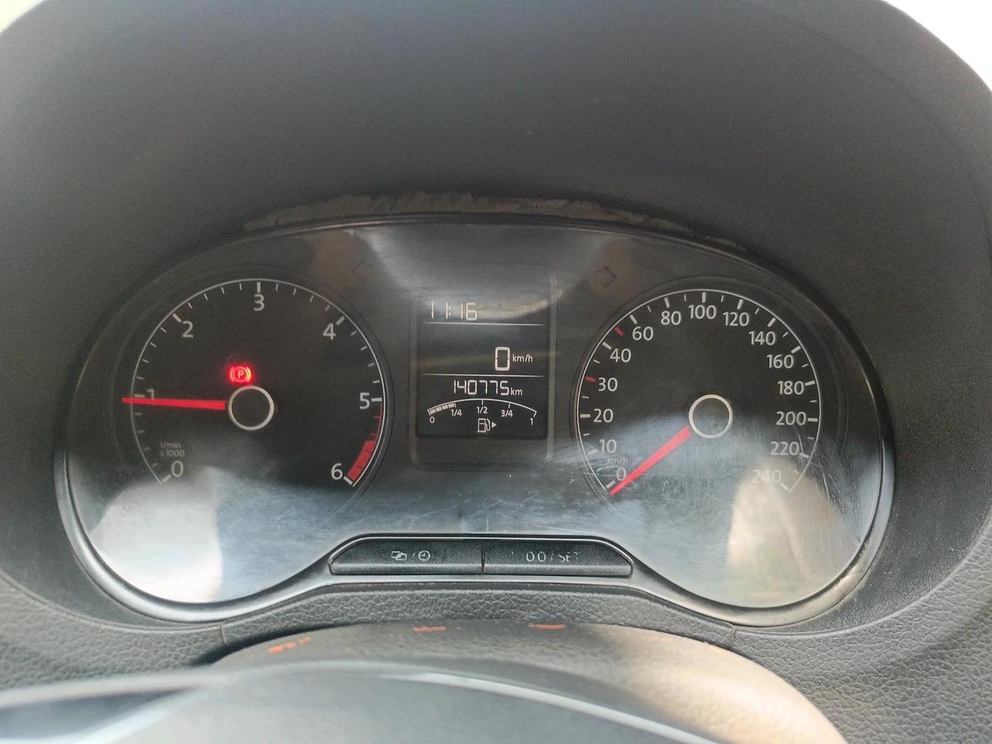 2016 Volkswagen Polo HIGHLINE1.5L, Diesel, Manual, 1,40,775 km, interior