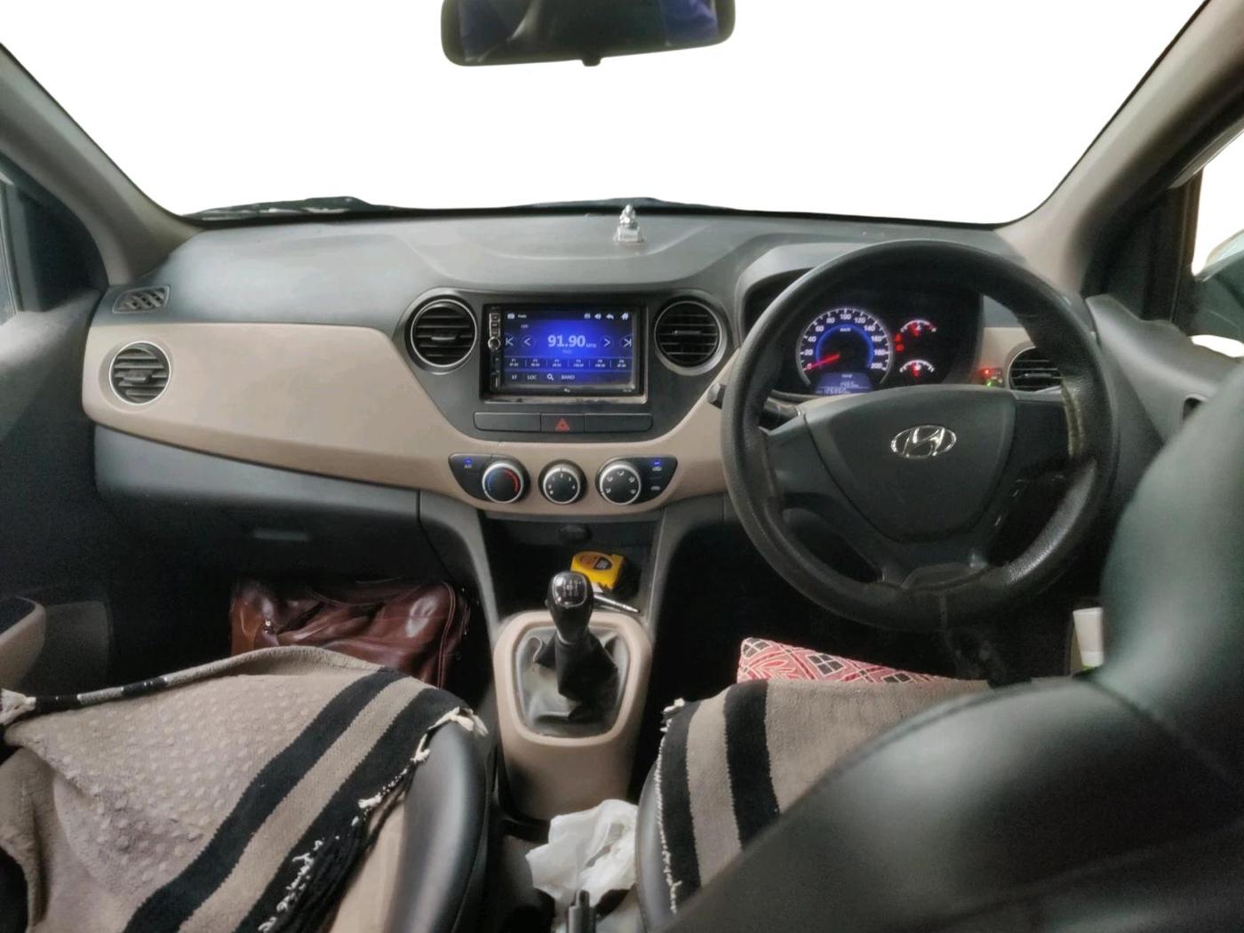 2017 Hyundai Grand i10 MAGNA 1.2 KAPPA VTVT, CNG, Manual, 1,26,860 km, interior