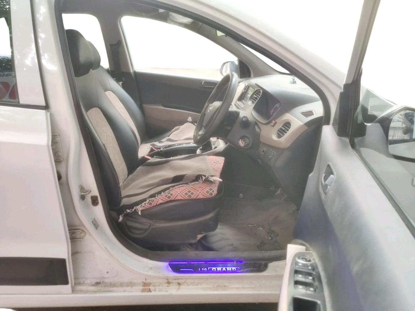 2017 Hyundai Grand i10 MAGNA 1.2 KAPPA VTVT, CNG, Manual, 1,26,860 km, interior