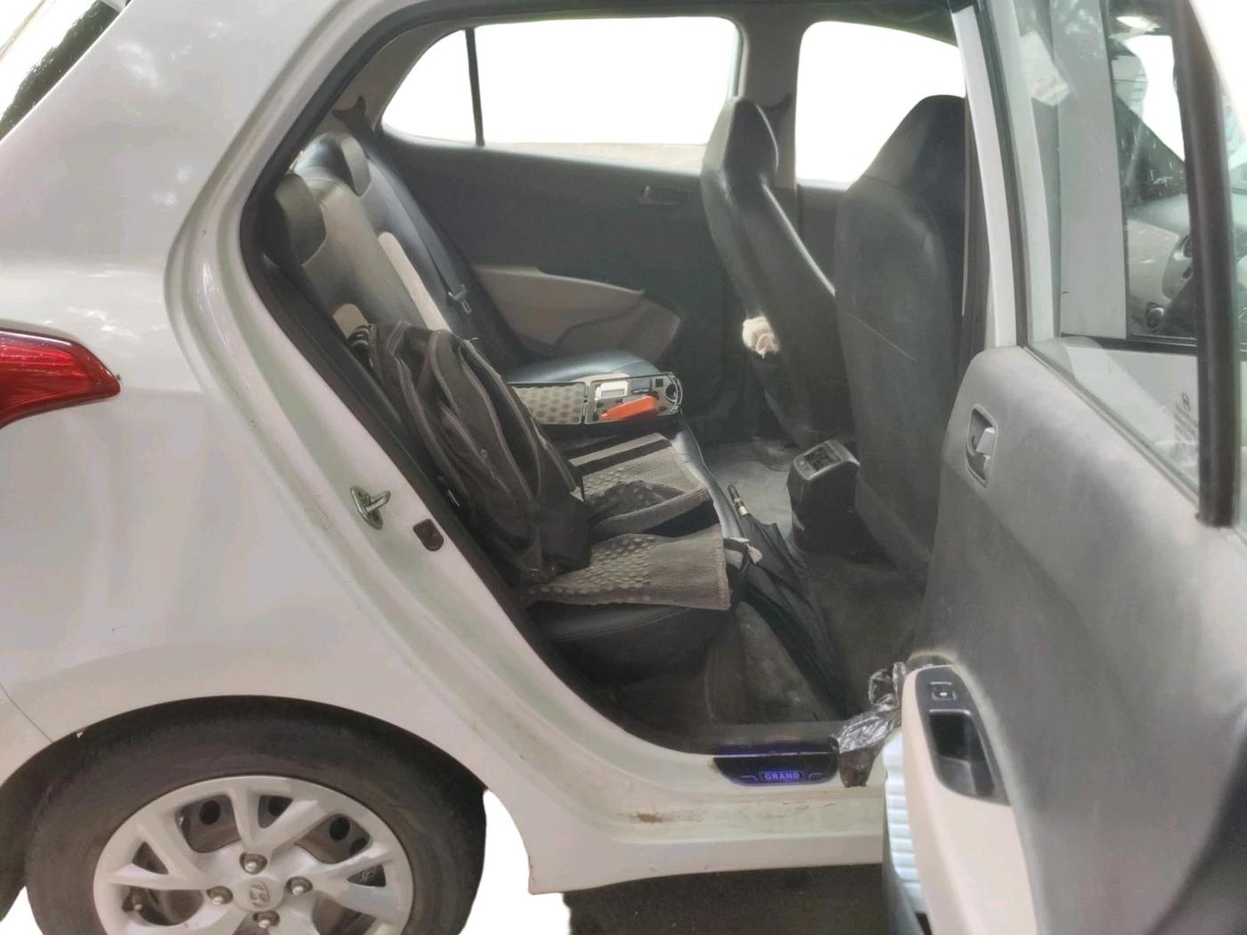 2017 Hyundai Grand i10 MAGNA 1.2 KAPPA VTVT, CNG, Manual, 1,26,860 km, interior