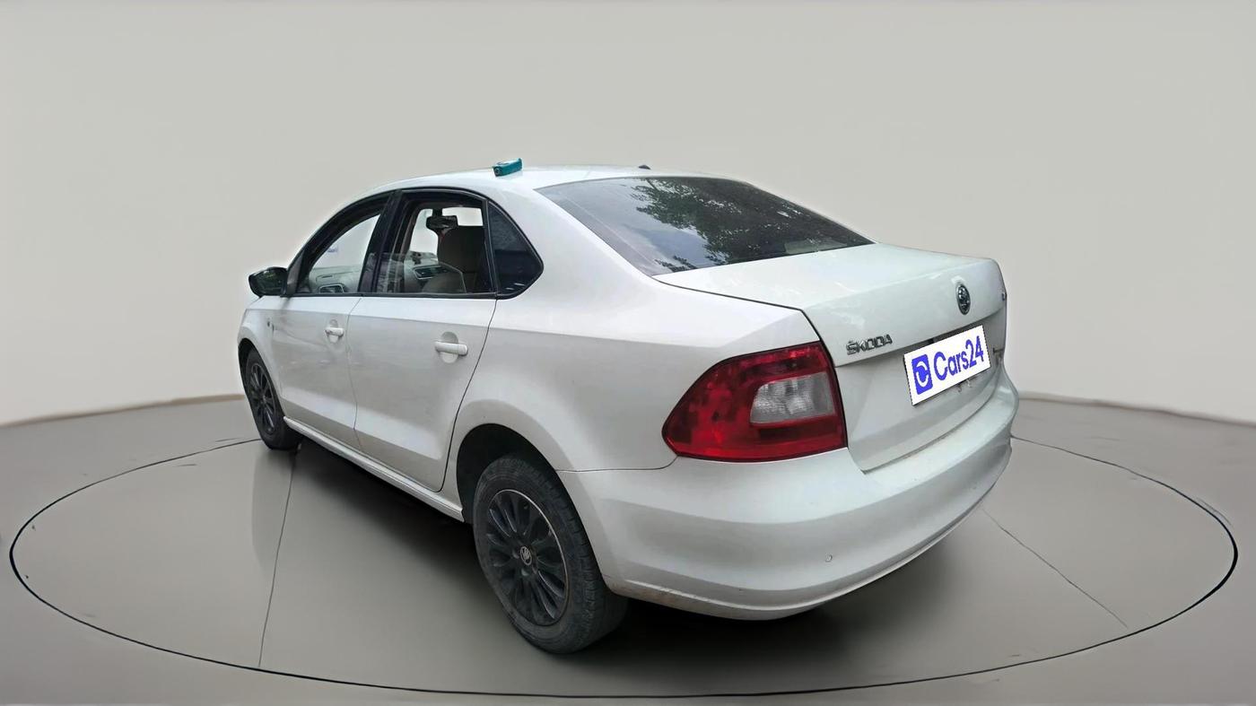 2015 Skoda Rapid 1.5 TDI CR ELEGANCE AT, Diesel, Automatic, 97,963 km, exterior