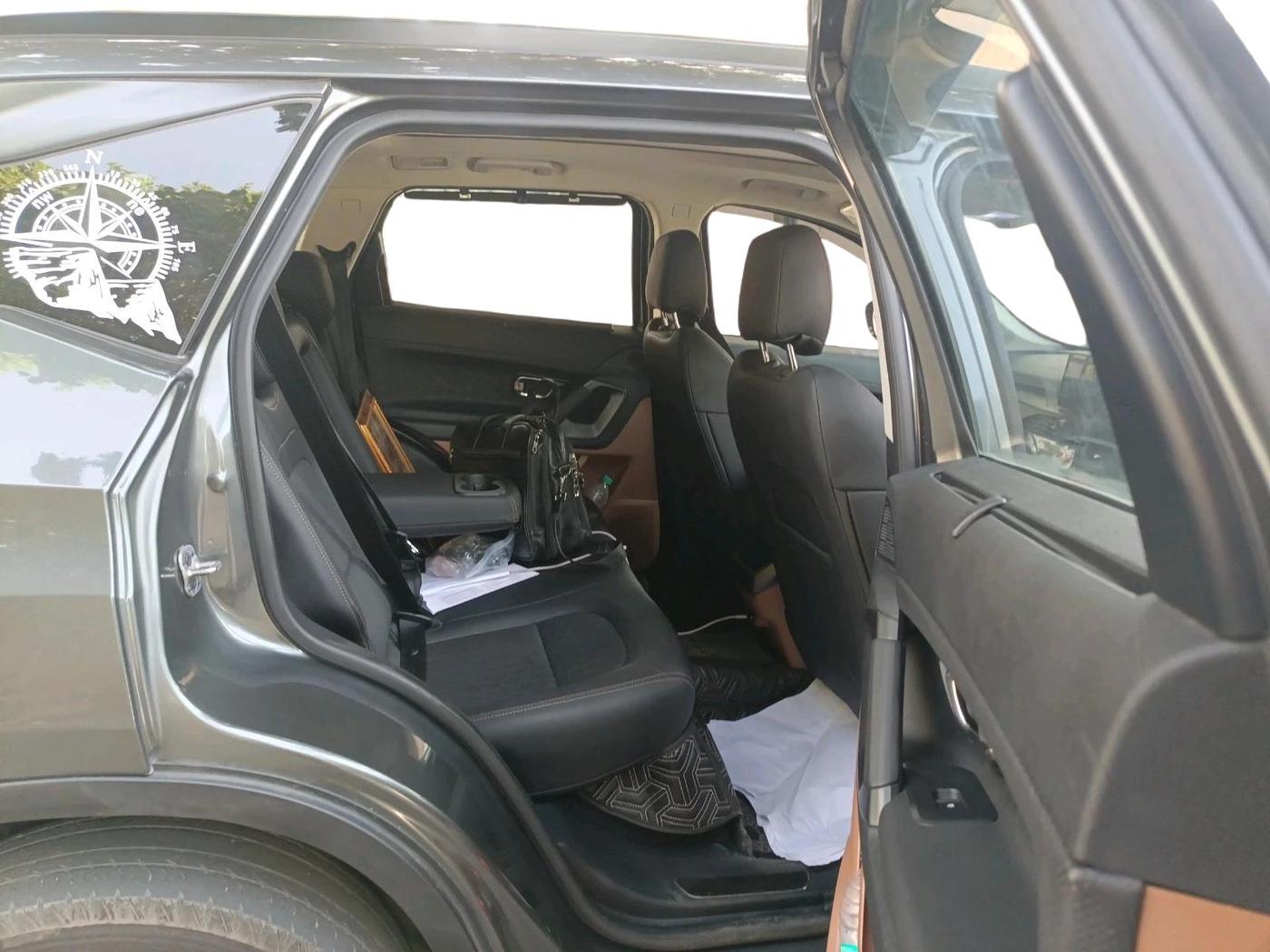2025 Tata Harrier ADVENTURE PLUS AT, Diesel, Automatic, 40,280 km, interior