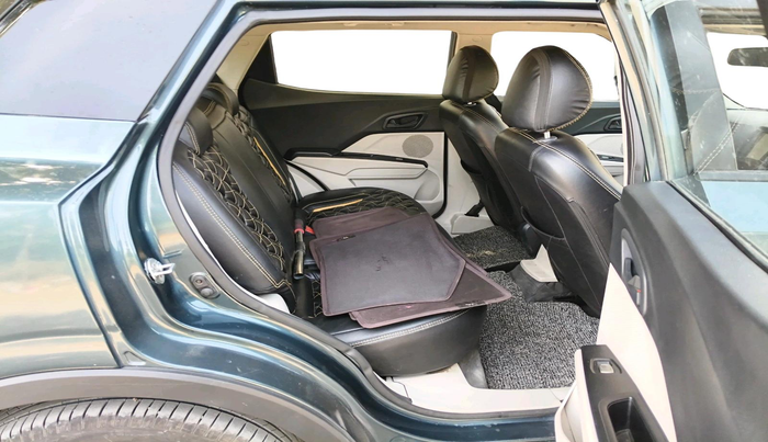 2022 Mahindra XUV300 W6 1.5 DIESEL AMT, Diesel, Automatic, 56,699 km, interior