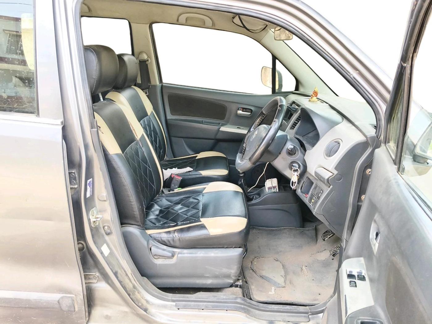 2011 Maruti Wagon R 1.0 LXI CNG, CNG, Manual, 1,02,083 km, interior