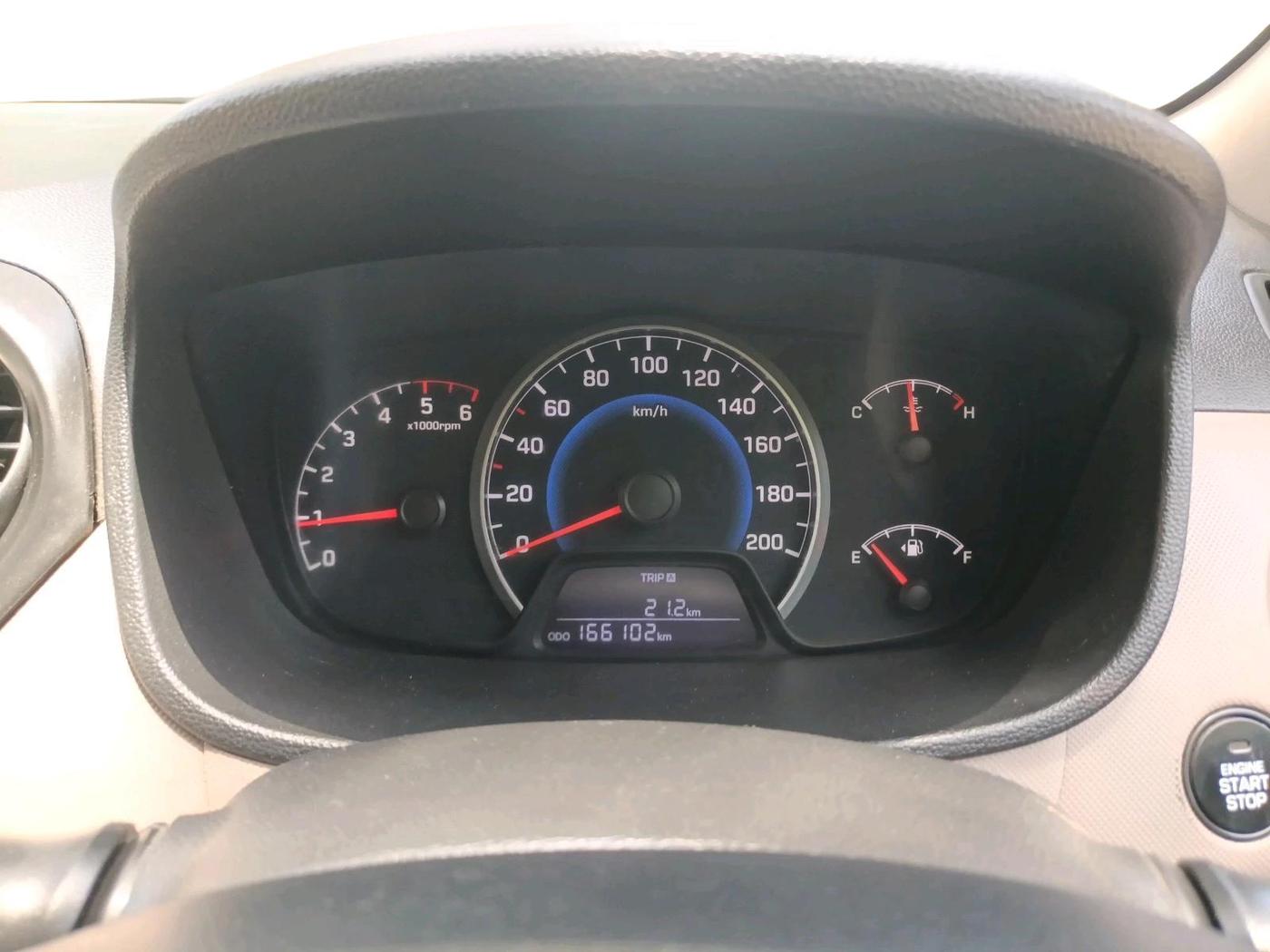 2014 Hyundai Grand i10 SPORTZ 1.1 CRDI, Diesel, Manual, 1,66,102 km, interior