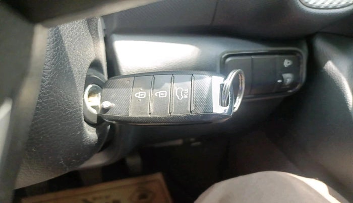 2021 KIA SONET HTK PLUS 1.2, Petrol, Manual, 49,768 km, interior