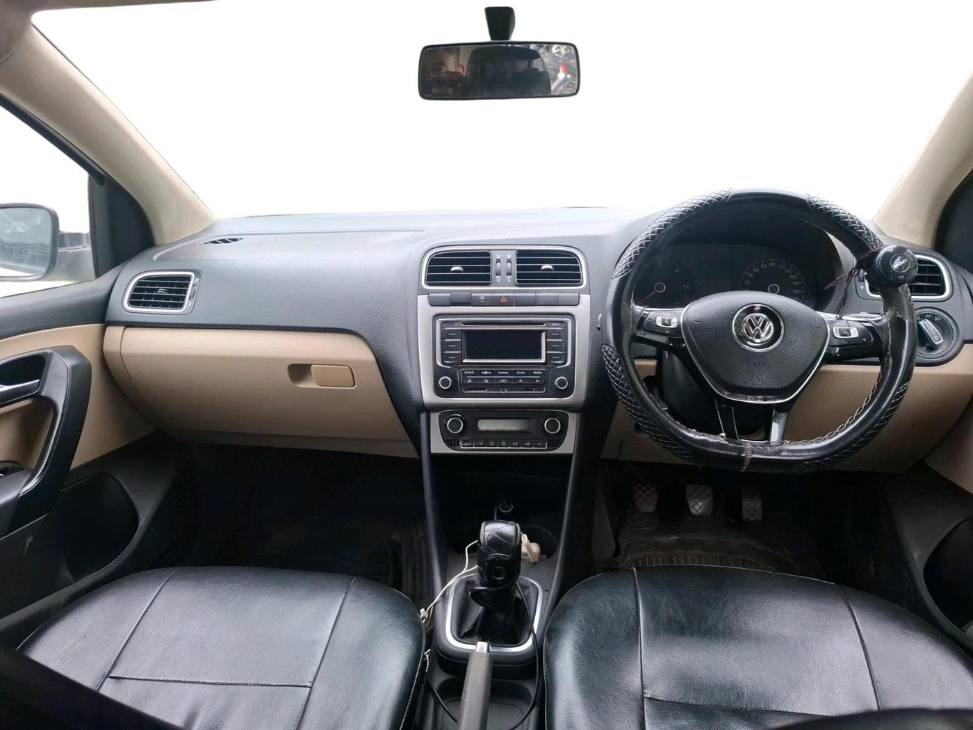 2015 Volkswagen Polo HIGHLINE1.5L, Diesel, Manual, 1,15,647 km, interior