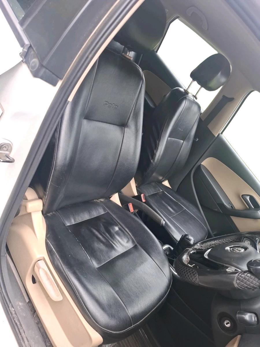 2015 Volkswagen Polo HIGHLINE1.5L, Diesel, Manual, 1,15,647 km, interior