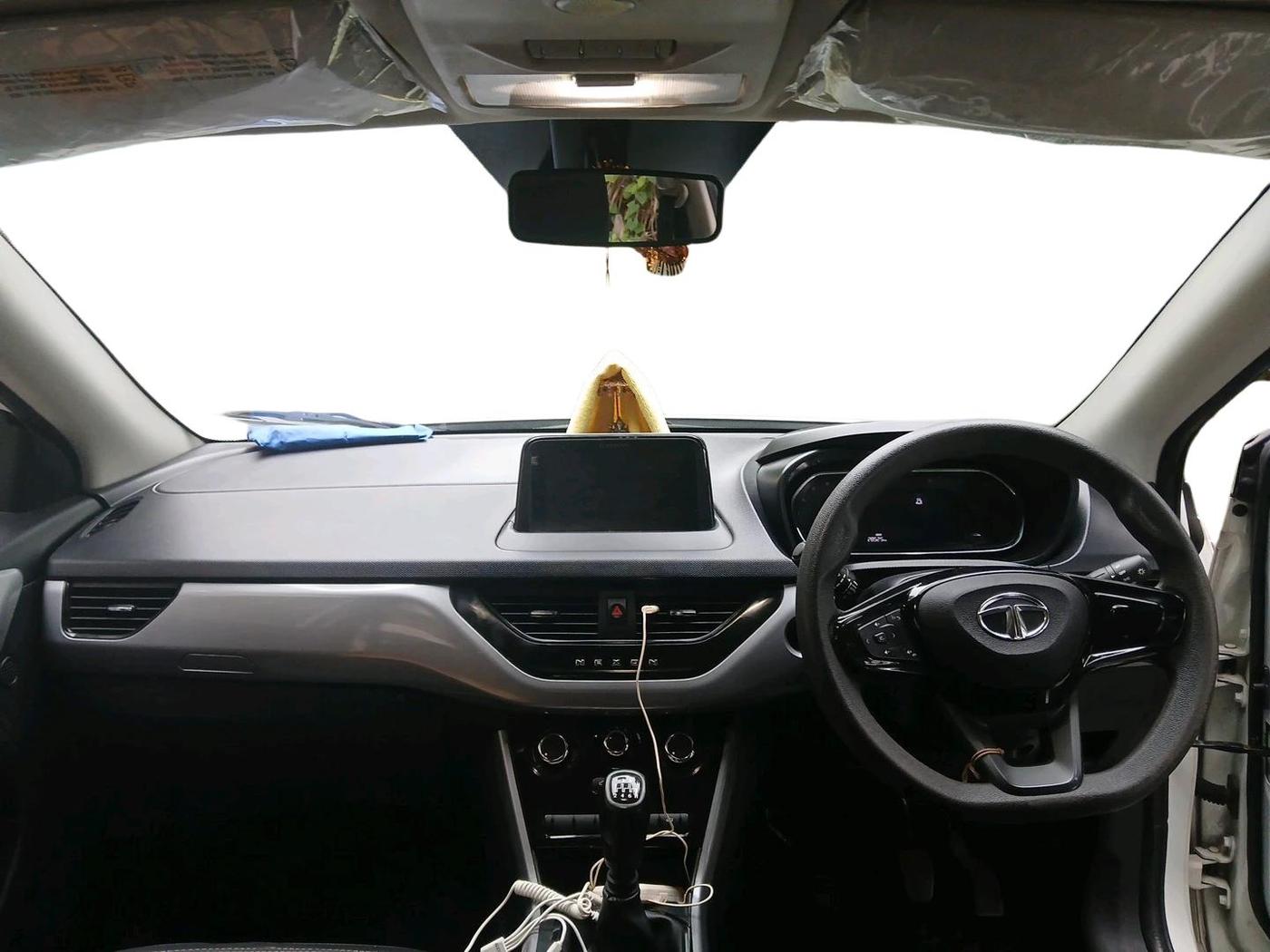 2022 Tata NEXON XM PLUS SUNROOF PETROL, Petrol, Manual, 28,525 km, interior