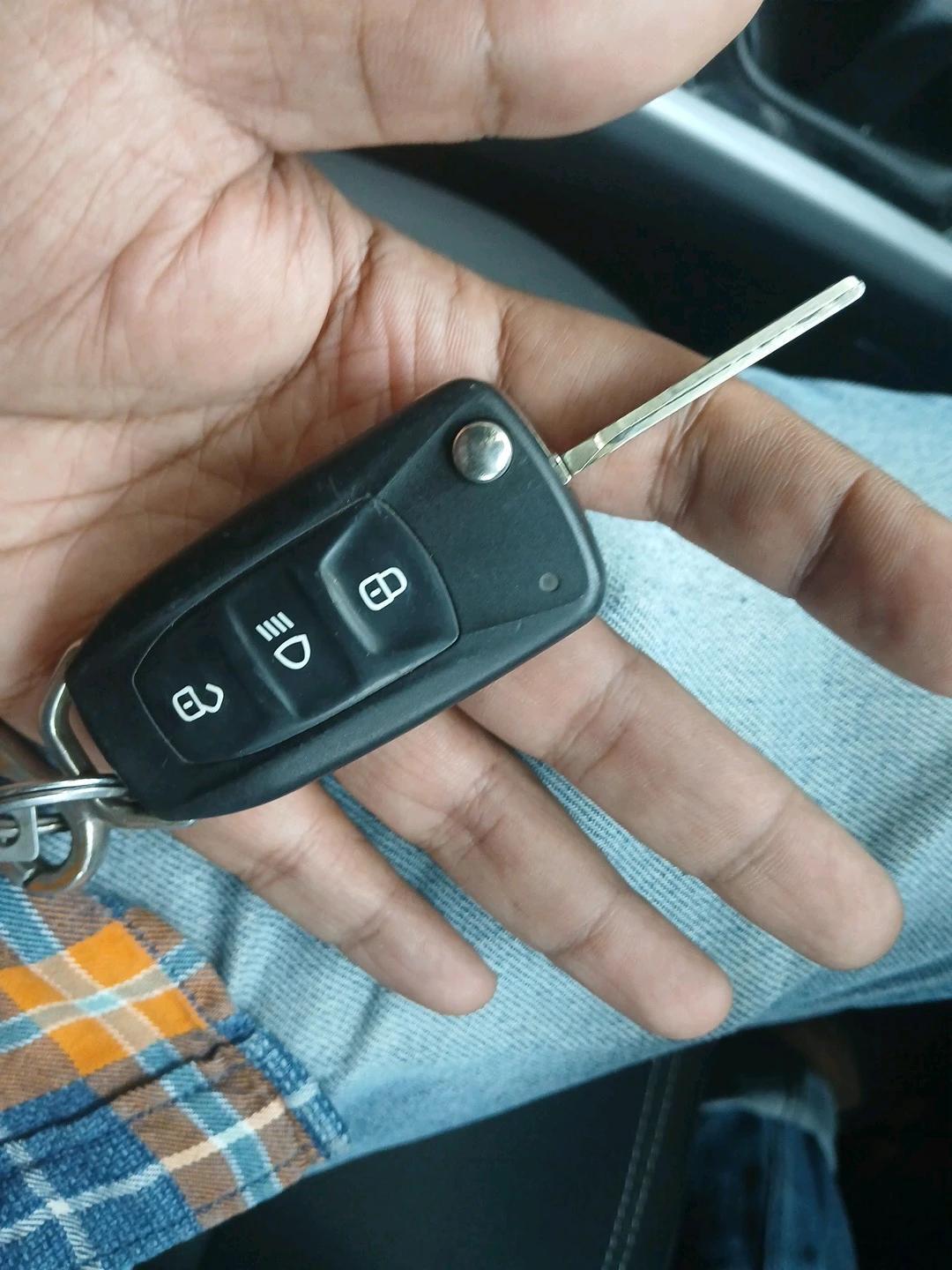 2022 Tata NEXON XM PLUS SUNROOF PETROL, Petrol, Manual, 28,525 km, interior