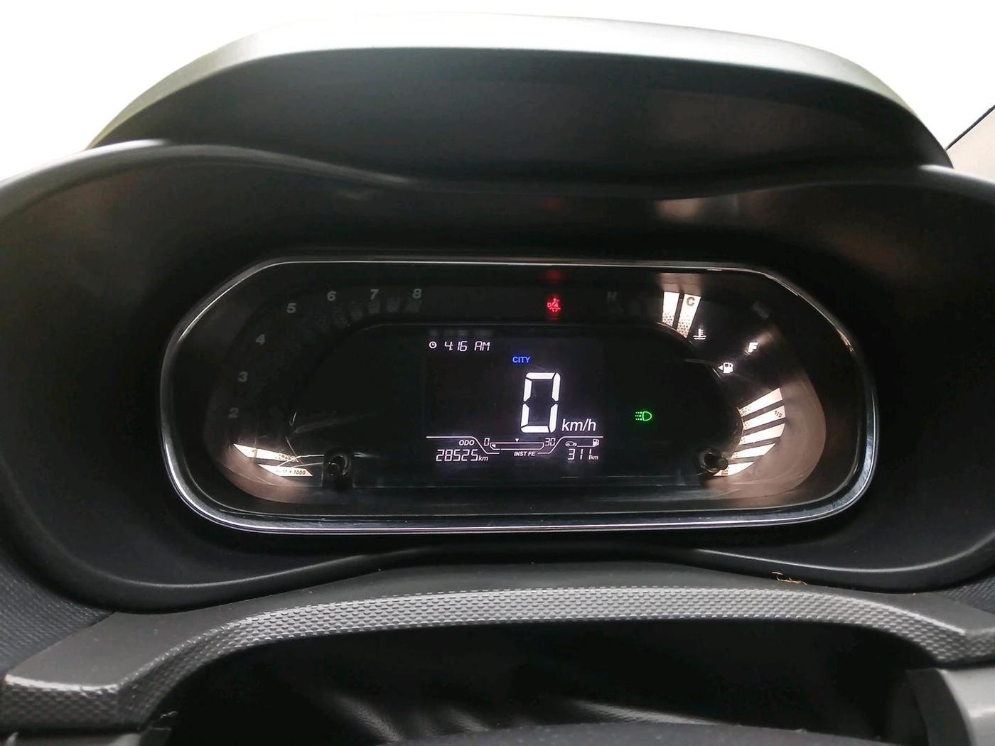 2022 Tata NEXON XM PLUS SUNROOF PETROL, Petrol, Manual, 28,525 km, interior