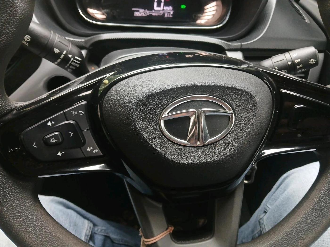 2022 Tata NEXON XM PLUS SUNROOF PETROL, Petrol, Manual, 28,525 km, interior