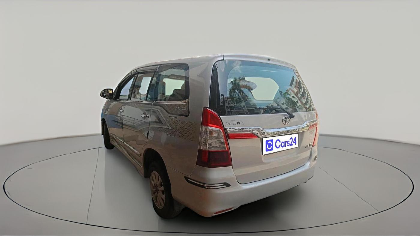 2014 Toyota Innova 2.5 VX 8 STR, Diesel, Manual, 82,366 km, exterior