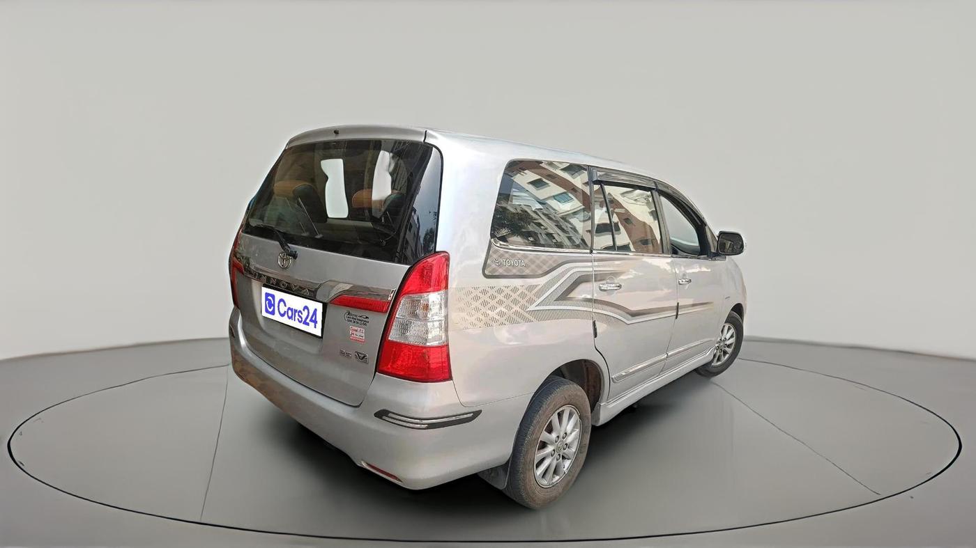 2014 Toyota Innova 2.5 VX 8 STR, Diesel, Manual, 82,366 km, exterior