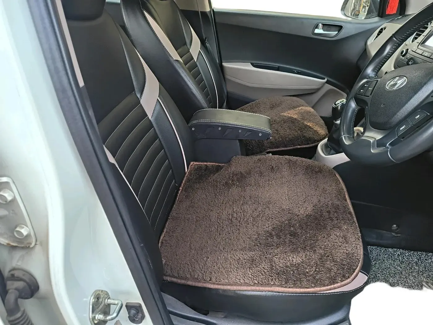 2015 Hyundai Grand i10 ASTA 1.2 KAPPA VTVT, Petrol, Manual, 85,441 km, interior