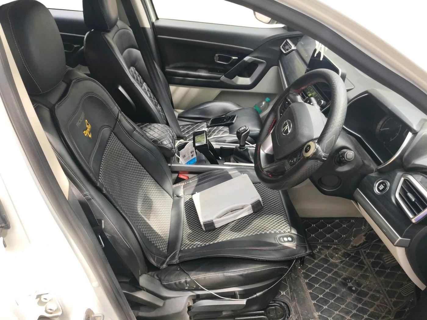 2021 Tata Safari XT, Diesel, Manual, 93,942 km, interior