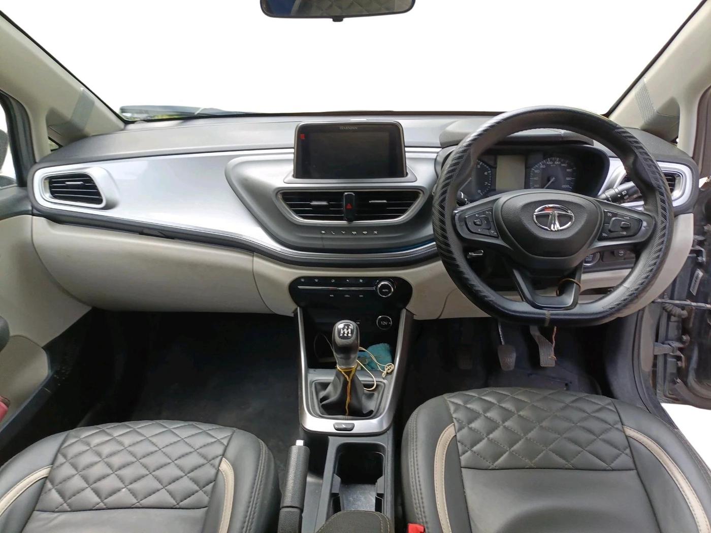 2022 Tata ALTROZ XZ PETROL, CNG, Manual, 51,965 km, interior