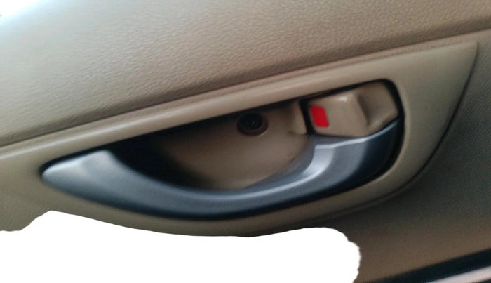 2016 Honda Amaze 1.2L I-VTEC VX, CNG, Manual, 1,75,630 km, interior