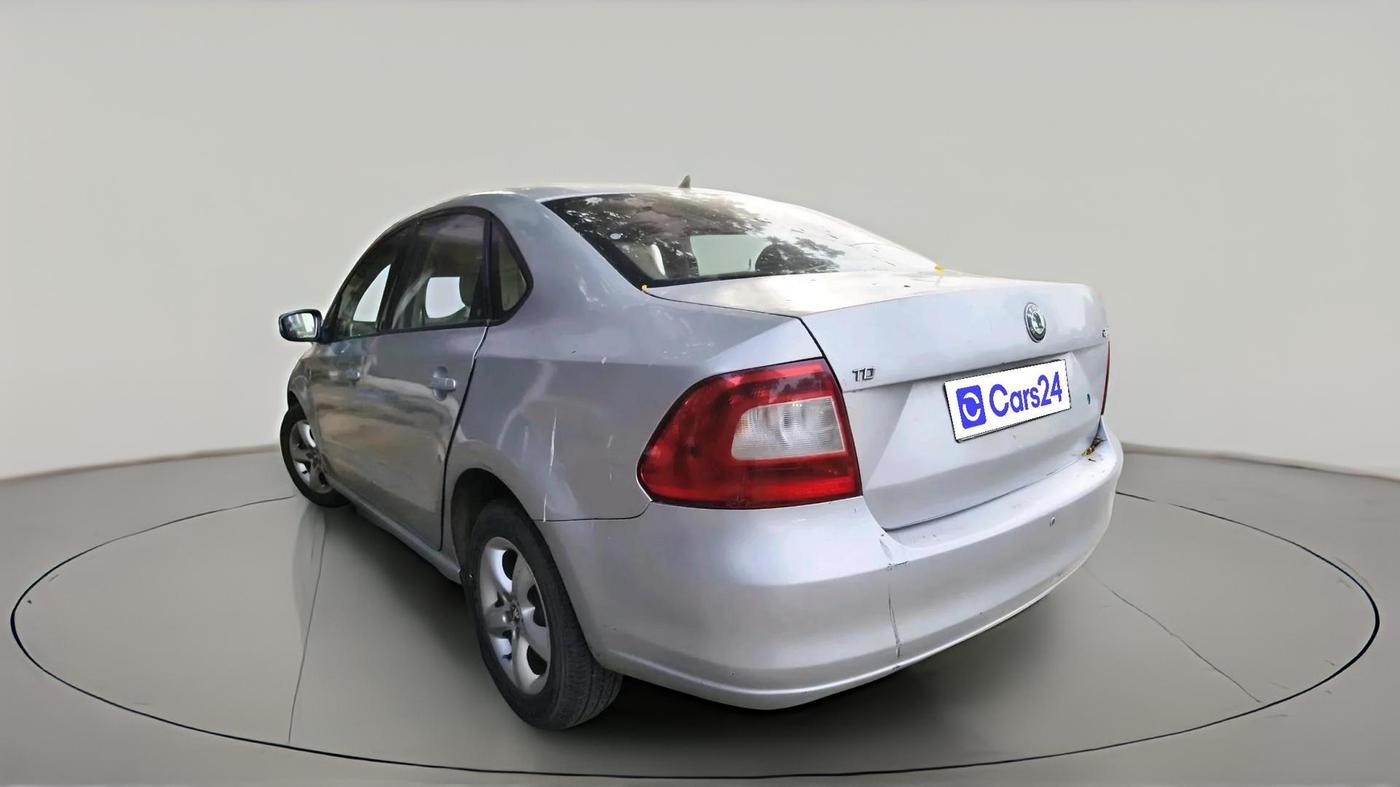 2012 Skoda Rapid ELEGANCE 1.6 TDI CR MT, Diesel, Manual, 95,395 km, exterior