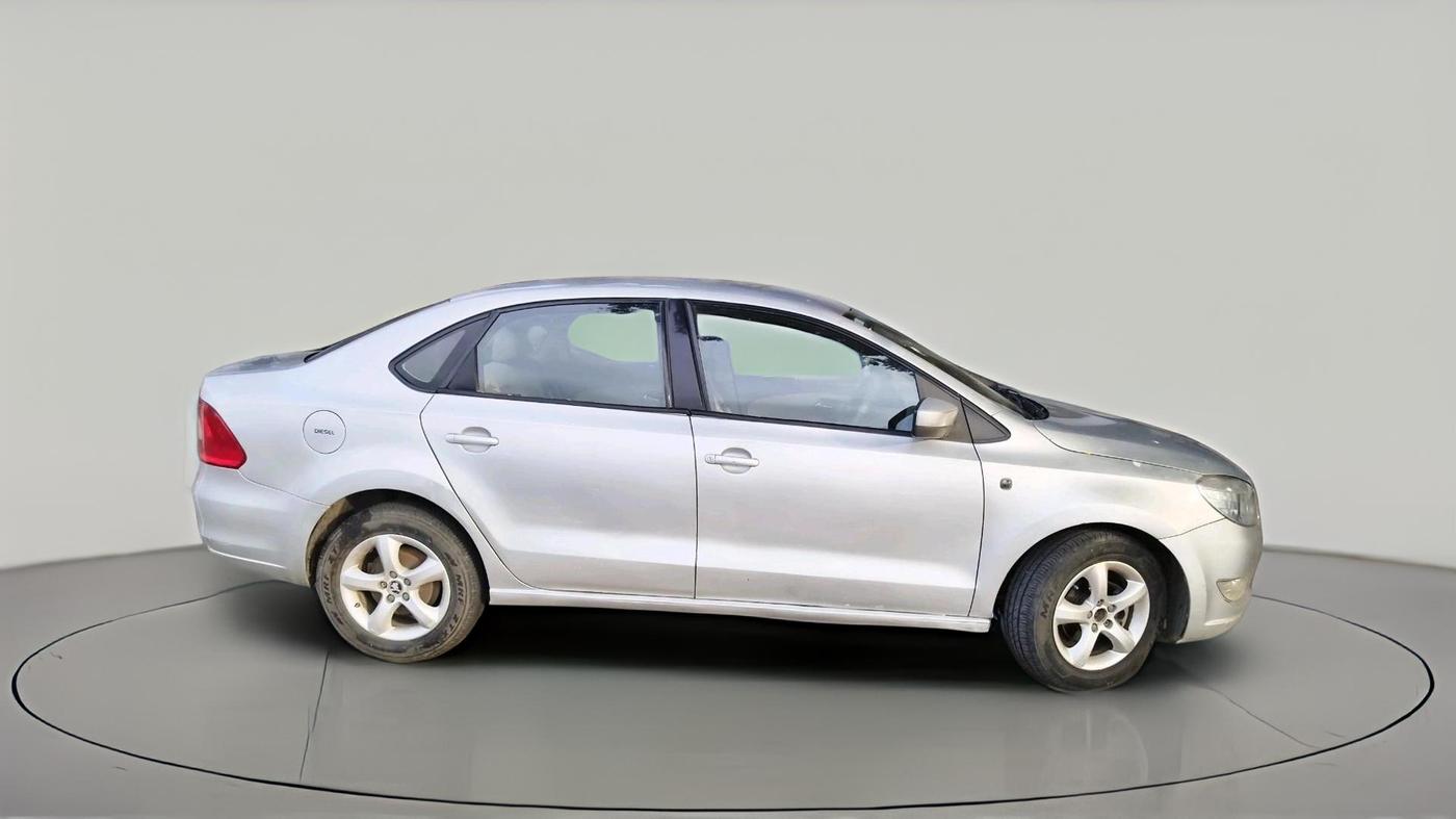 2012 Skoda Rapid ELEGANCE 1.6 TDI CR MT, Diesel, Manual, 95,395 km, exterior